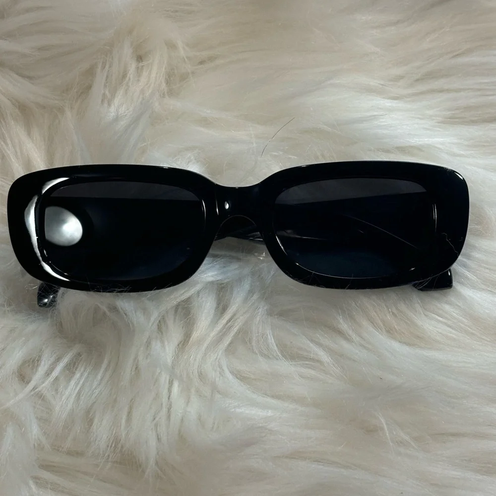 NEW TRENDY BLACK AND BROWN SUNGLASSES-2 PAIRS